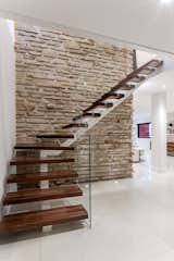 Near Montreal, a 1950s House Gets a Modern Makeover - Photo 5 of 7 - 
