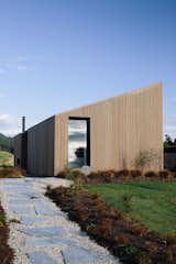 Architect Daniel Smith dreamed of a home that was removed from the stress of city life, and so he built a property in the regional township of Taupiri in New Zealand. It sits next to a river and overlooks mountains. 