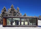 The H4 is HONOMOBO’s most efficient shipping container home. At just over 700 square feet, the home has two bedrooms, a living room, a dining room, a full kitchen, and one bathroom.
