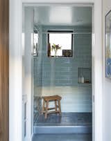 The downstairs bathroom of Santa Monica Connect 4L with the semigloss wall tile from Daltile and the floor tile by Deko.