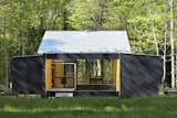 Located on Lake Superior, the Week’nder is a light-filled modern prefab with dimensions pre-determined by the size of the ferry used to transport the modules to the island. 